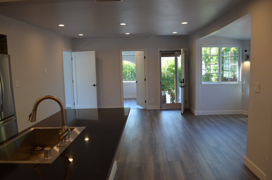Building Photo - 813 Pier Ave