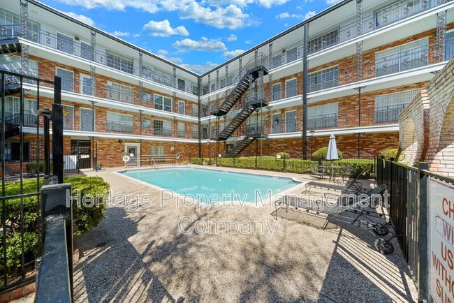 Building Photo - 8401 N New Braunfels Ave