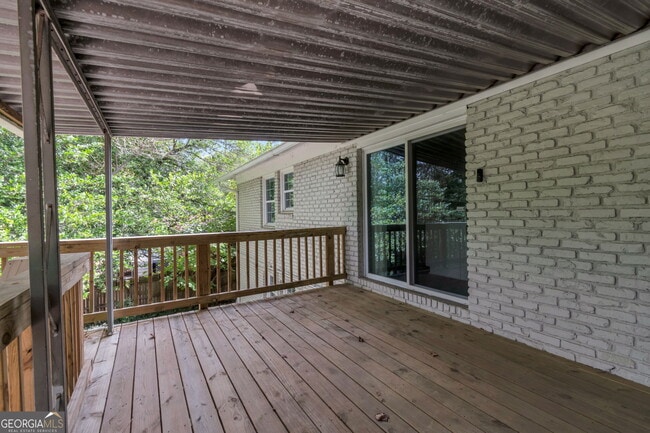 Building Photo - 2364 Peachwood Cir NE
