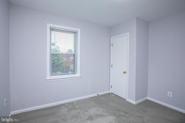Building Photo - 1726 Redwood Ave