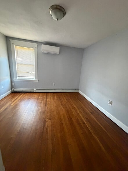 Building Photo - 319 Admiral St