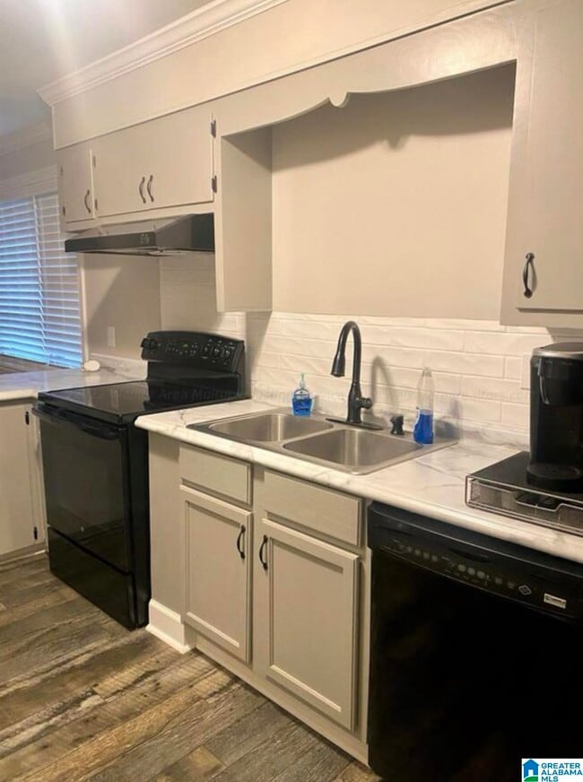 Building Photo - 1000 Highland Rd