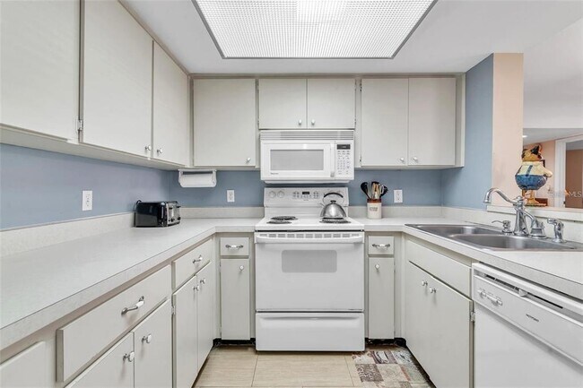 Building Photo - 700 Starkey Rd