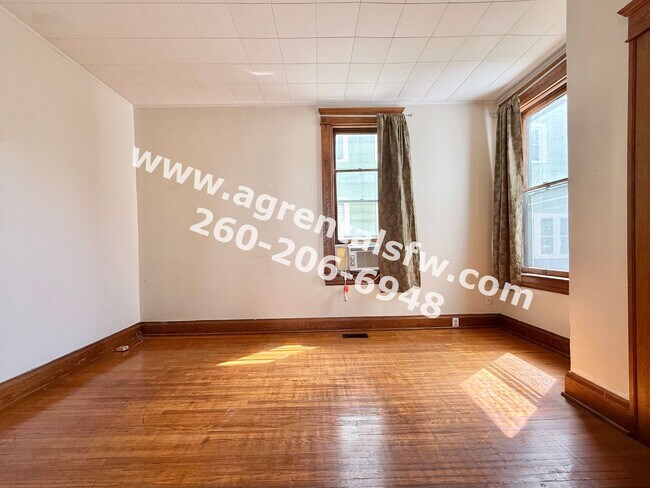 Building Photo - 811 Columbia Ave
