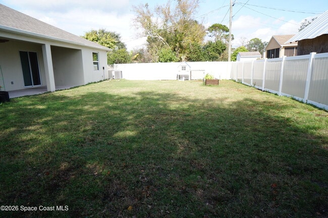 Building Photo - 153 Oakcrest Ave NE