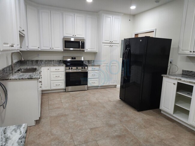 Building Photo - RARE exquisite home on acreage in the heart of West Little Rock!