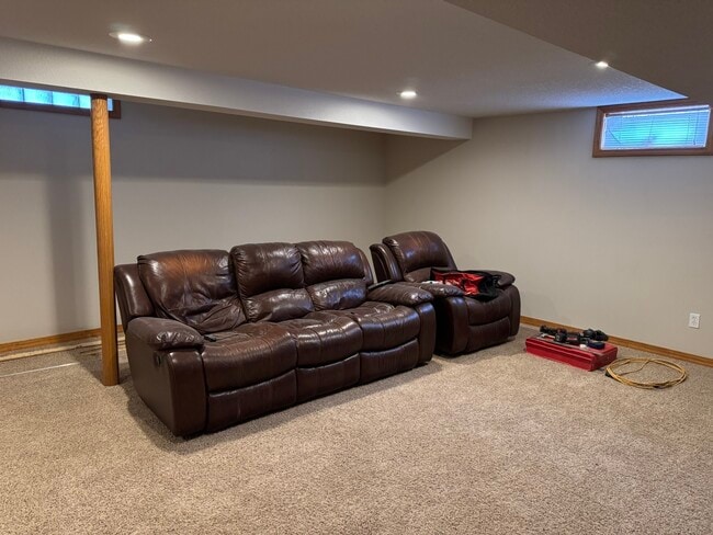 Building Photo - 233 Manor Dr