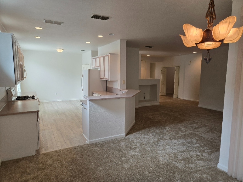 Building Photo - 405 Hopkins Ct