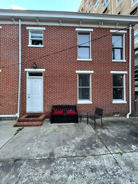 Building Photo - 1206 Delaware Ave