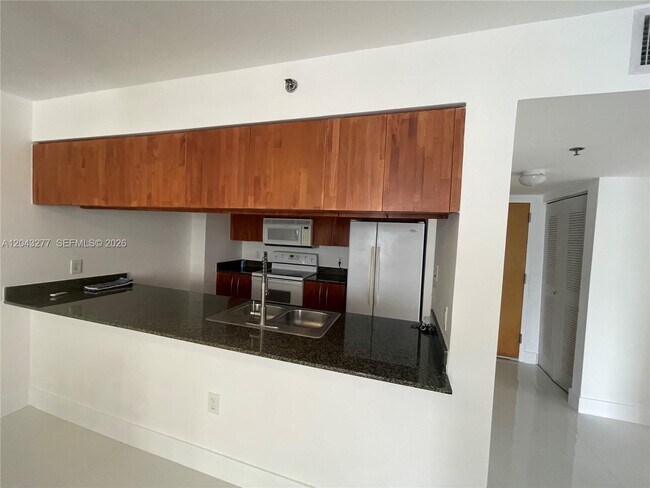 Building Photo - 1200 Brickell Bay Dr