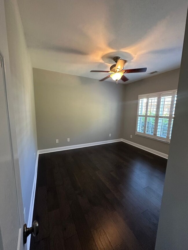 Building Photo - 937 Brenau Point Dr