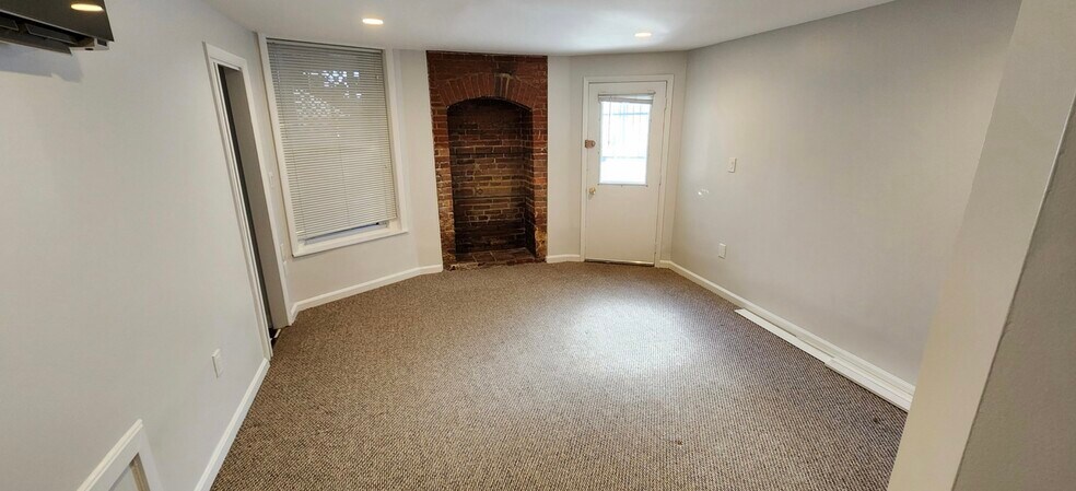 Building Photo - 1758 Swann St NW