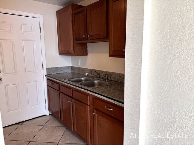 Building Photo - 1536 Uinta St