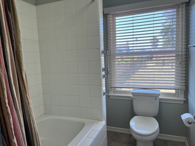 Building Photo - 623 Seabright Ave