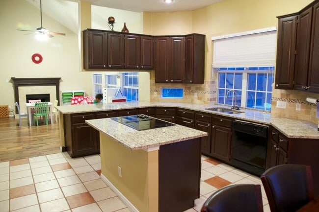 Building Photo - 11580 Cedarcliffe Dr