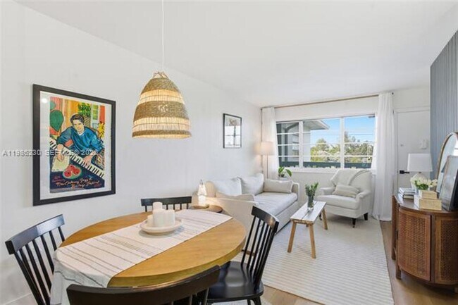 Building Photo - 1100 11th St