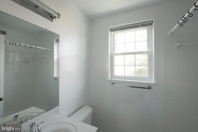 Building Photo - 4859 S 28th St