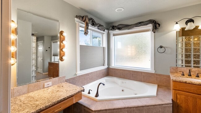 Building Photo - Beautiful Boise home