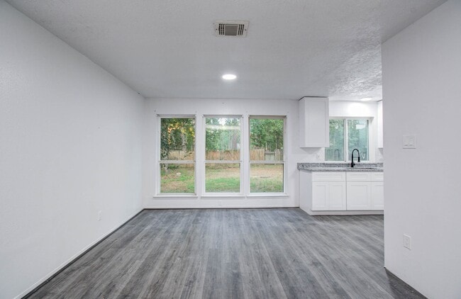 Building Photo - 5006 Village Springs Dr