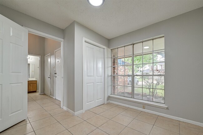 Building Photo - 12702 Fawnway Dr