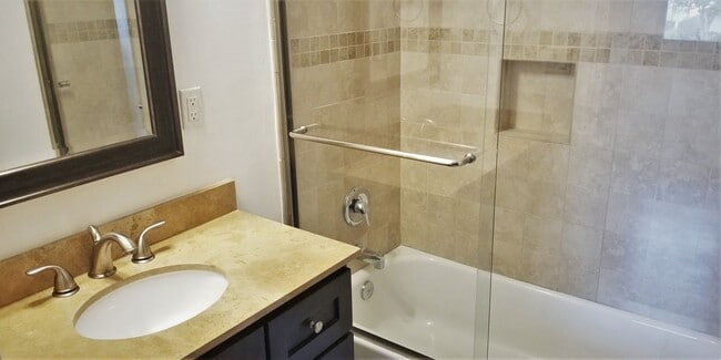 Building Photo - Amazing 2-Story 4 Bdr 3 Bath Family Home i...