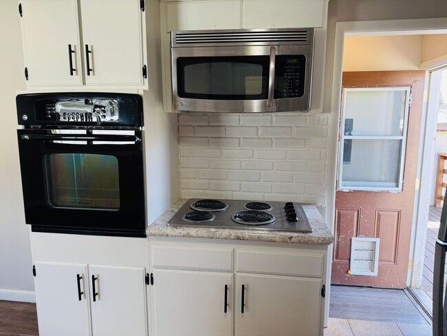 Building Photo - Dog Friendly 4 Bedroom - Billings West End