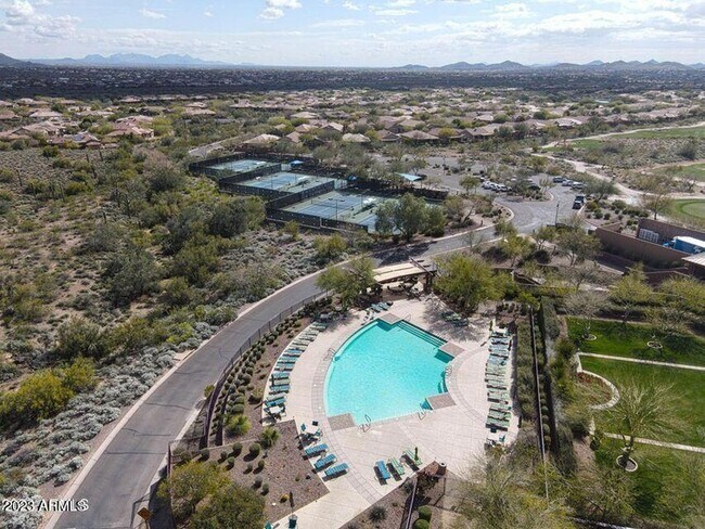 Building Photo - 41520 N River Bend Ct