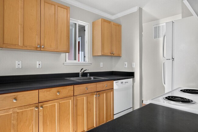 Building Photo - Updated Walnut Creek Condo | 2 Bed • Pool • In-Unit Laundry • Near BART