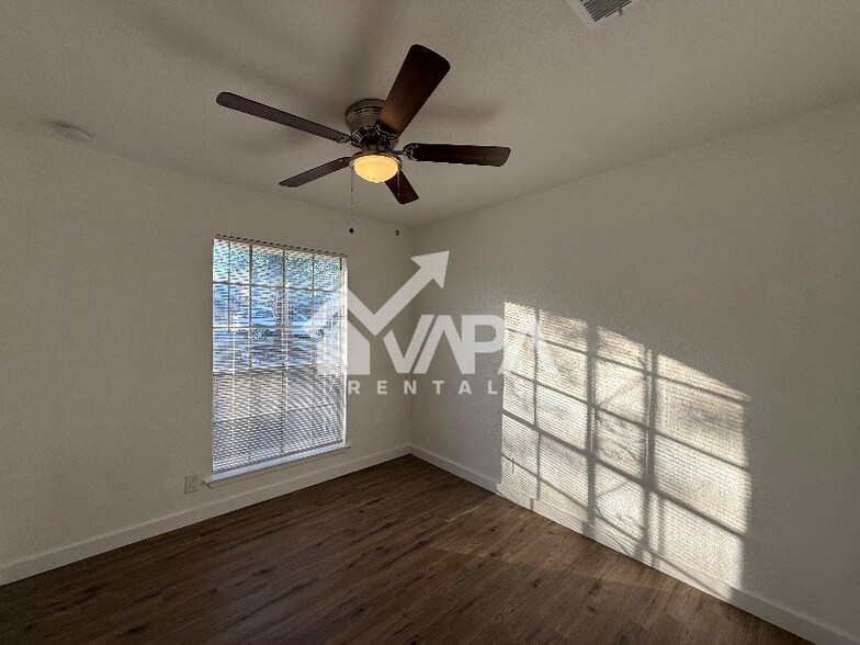 Building Photo - 1906 Wilsons Creek St