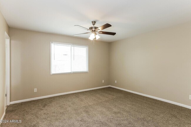 Building Photo - 4420 W Mercer Ln