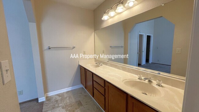 Building Photo - Brentwood Beautiful 3 bedroom 2 bath home!...