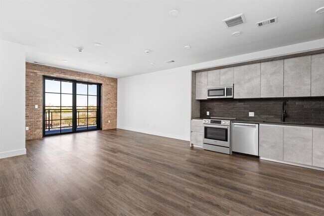 Building Photo - 4315 S Congress Ave