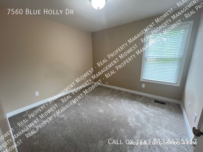 Building Photo - 7560 Blue Holly Dr
