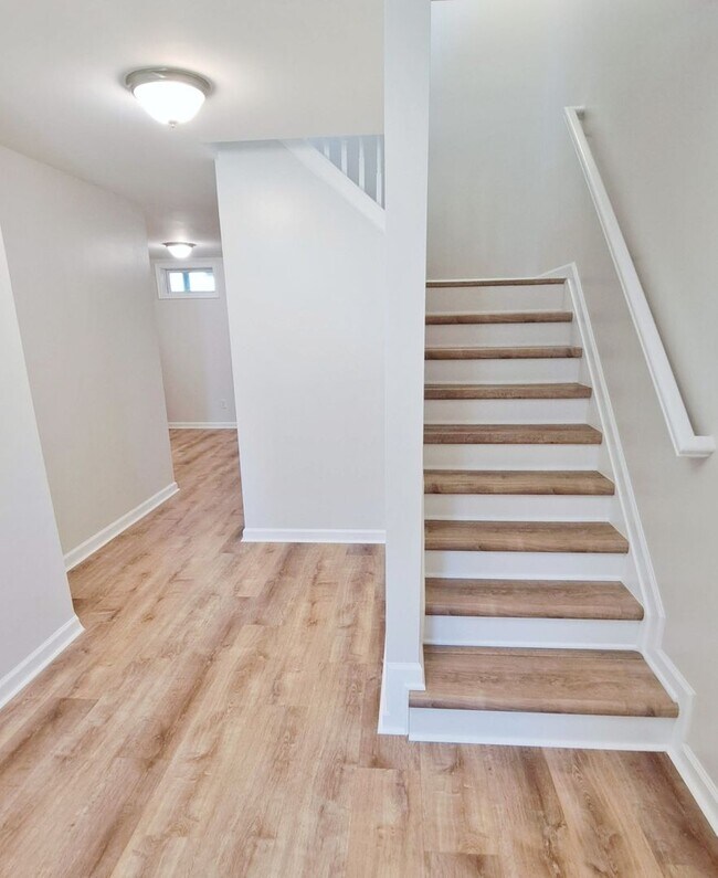 Building Photo - 3 Bed / 2 Full and 2 Half Bath Single Family Townhome