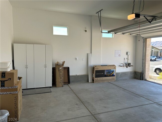 Building Photo - 12488 Primrose Grove Ln