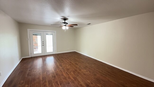 Building Photo - Newly upgraded 3-bedroom by City Park!
