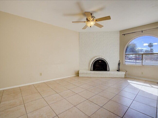 Building Photo - 3 Bedroom 2 Bathroom