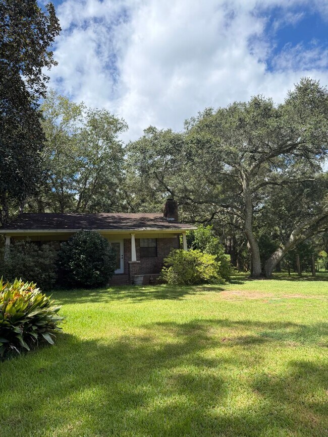 Building Photo - 8509 Little Scenic Ln