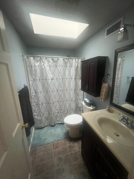 Building Photo - 129 Fisherville Rd