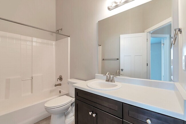 Building Photo - 3 Bed 2.5 Bath Townhome in Bluffdale