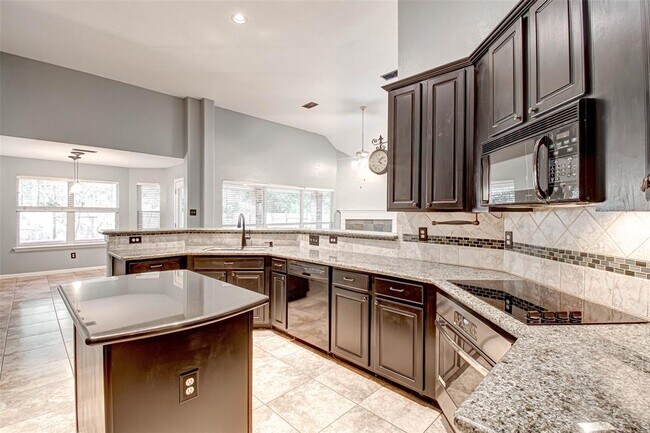 Building Photo - 18 Bonnaire Dr