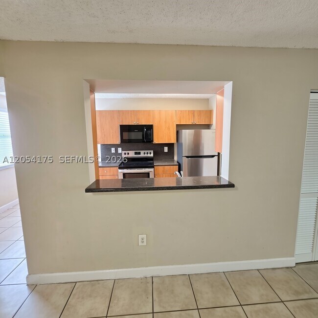 Building Photo - 4628 NW 97th Pl