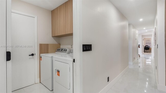Building Photo - 7350 NW 54th Ct