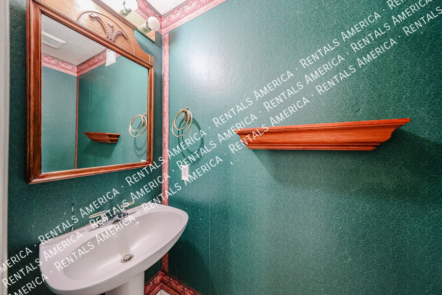 Building Photo - 2127 E Nighthawk Wy