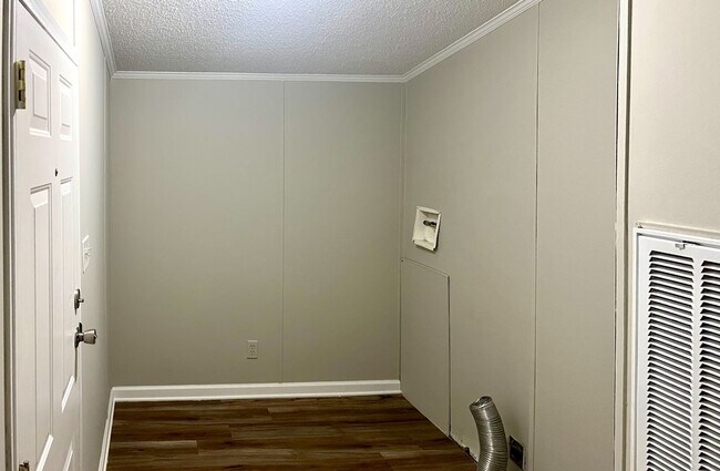 Building Photo - Manufactured Home in the Country