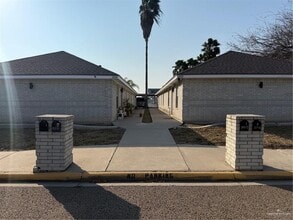 Building Photo - 10 Umbel St