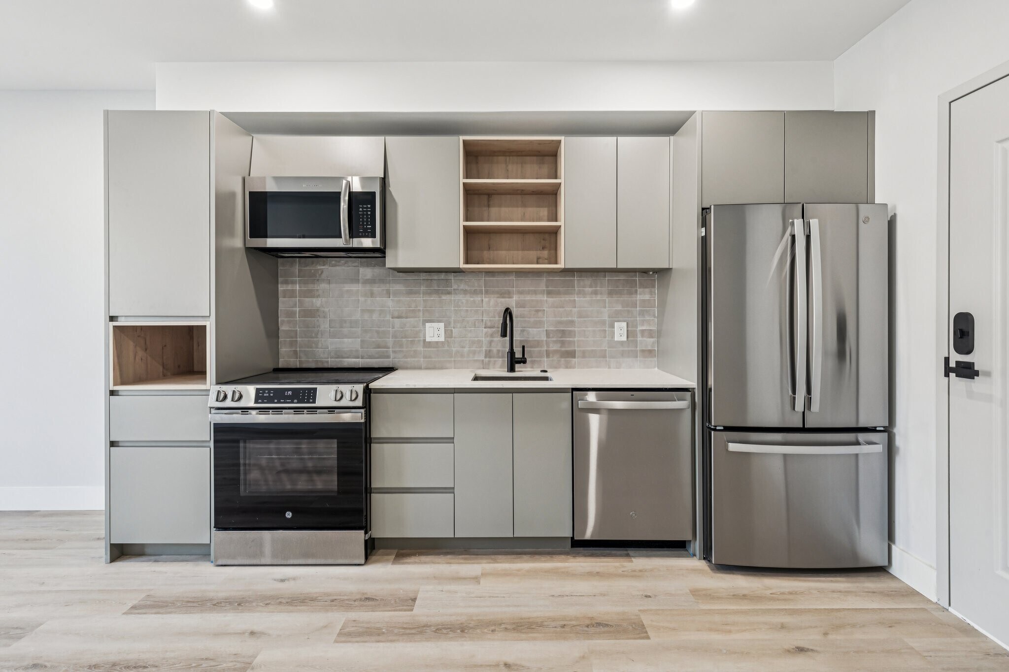 Building Photo - 3748 Lancaster Ave