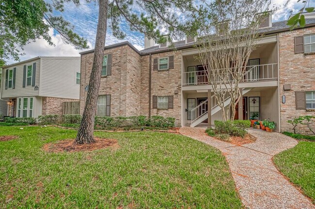 Building Photo - 12967 Trail Hollow Dr