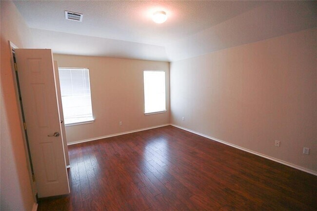 Building Photo - 2107 Charlotte Estates Dr