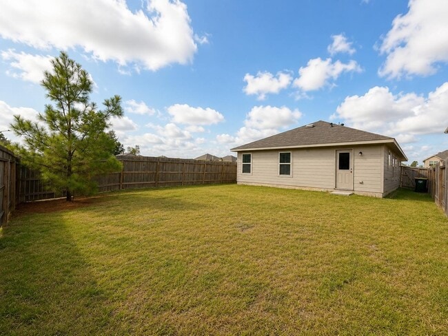 Building Photo - 1515 Las Cuevas Dr